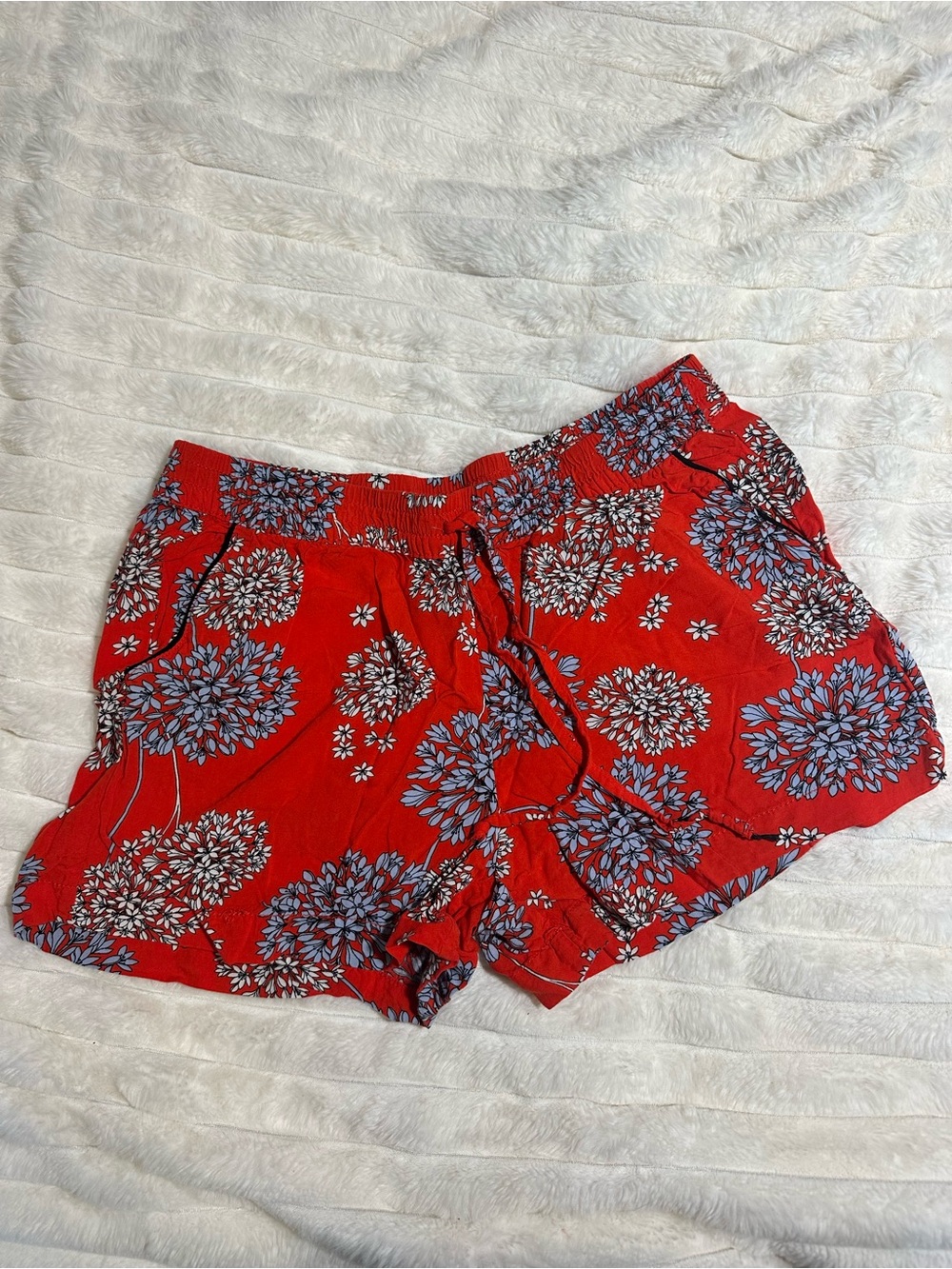 a.n.a A New Approach Red Floral Pull-On Shorts Size Medium